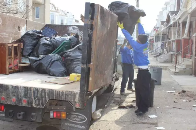 crews to remove junk Philadelphia PA