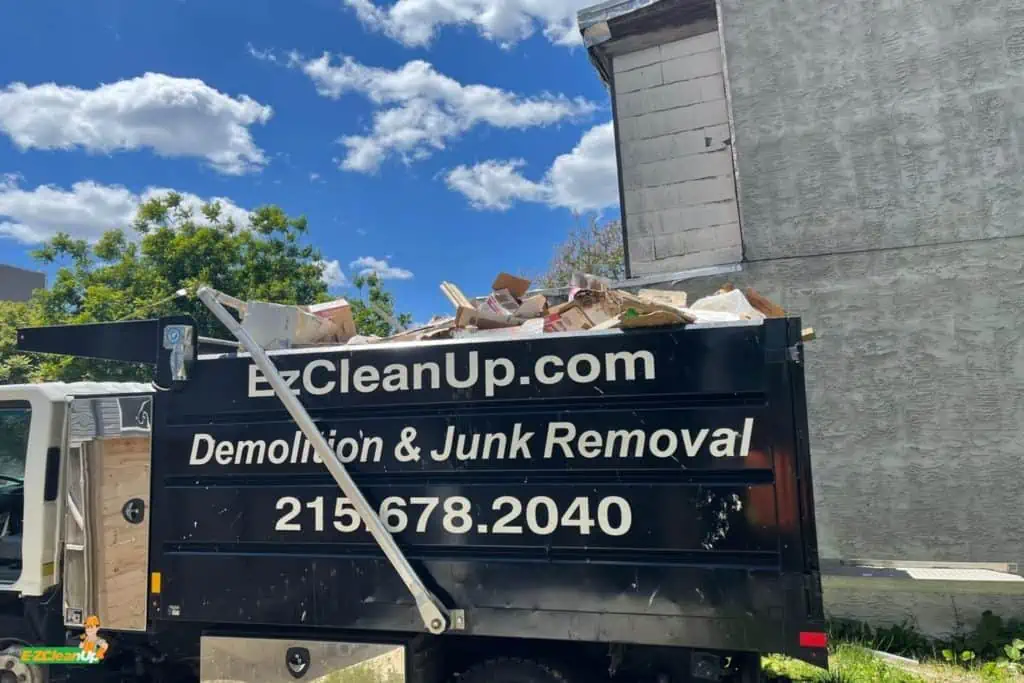 Junk Removal Trailer VS. Junk Removal Truck 🚛 - EZ CleanUp