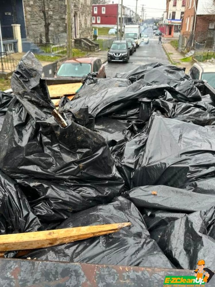 bulk-trash-pickup-philadelphia-we-make-it-easy-ez-cleanup