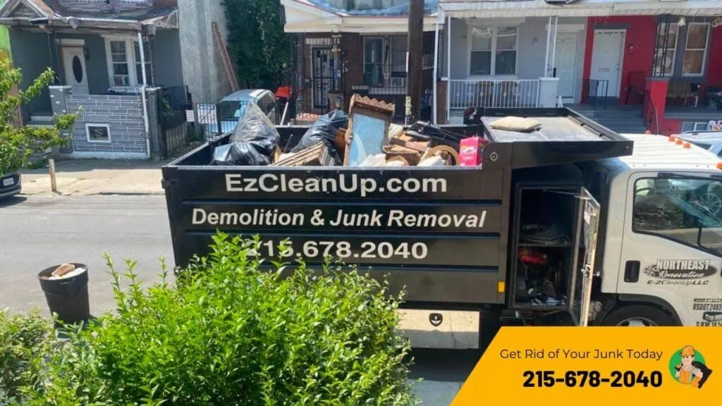 ez cleanup junk removal Philadelphia at work