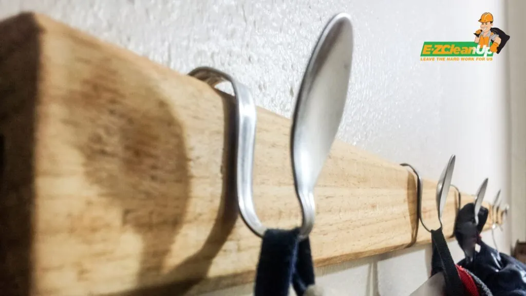 upcycling idea hanger with spoon