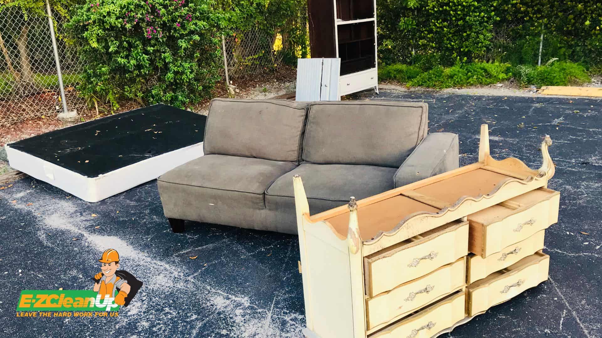 How Can I Throw Away My Old Furniture Your Guide 🪑 EZ